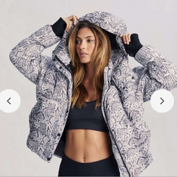 Varley Jackets & Blazers - Varley windbreaker puffer jacket coat
